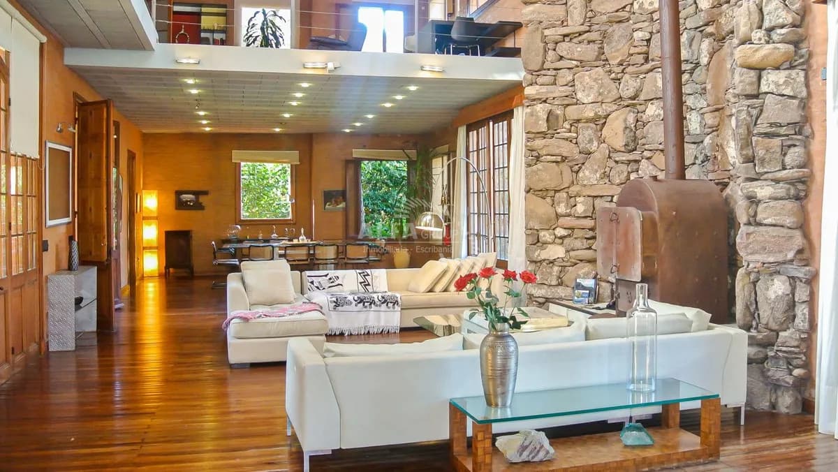Excelente Casa de 5 Dormitorios, Piscina y Barbacoa en Barrio Privado, Punta del Este