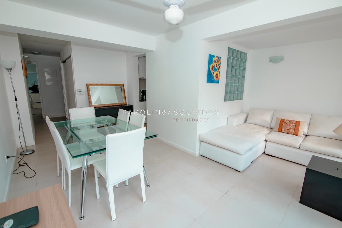 Apartamento en venta con 3 dormitorios en Esturión Montoya, Punta del Este.