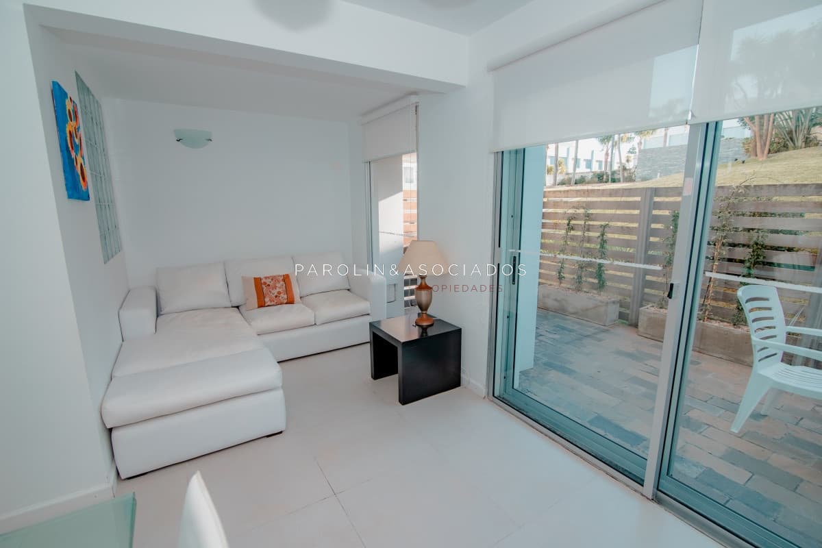Apartamento en venta con 3 dormitorios en Esturión Montoya, Punta del Este.