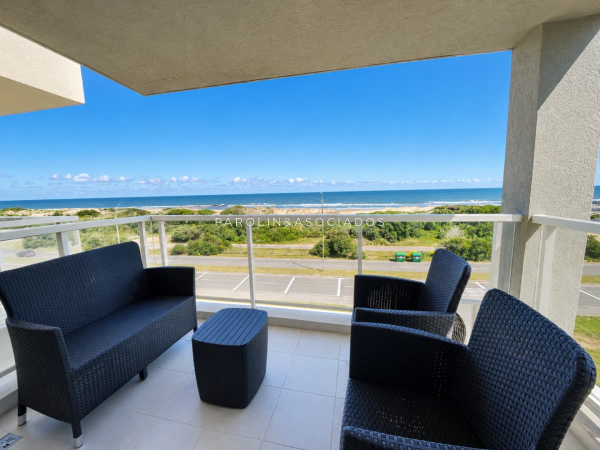 Penthouse de 3 Dormitorios en Primera Línea del Mar, Playa Brava Punta del Este