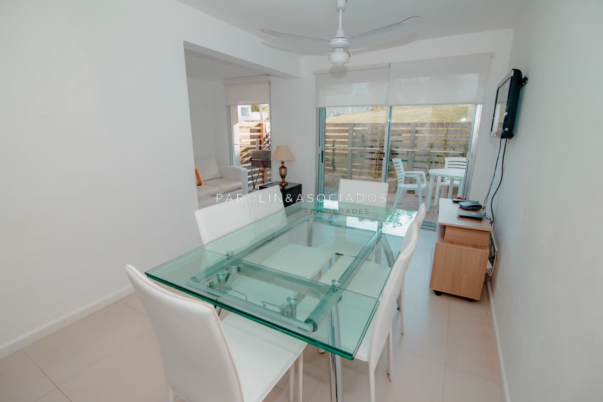 Apartamento en venta con 3 dormitorios en Esturión Montoya, Punta del Este.
