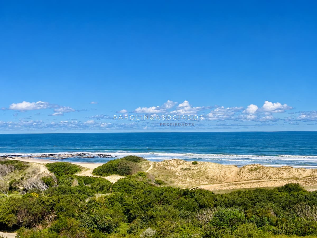 Penthouse de 3 Dormitorios en Primera Línea del Mar, Playa Brava Punta del Este
