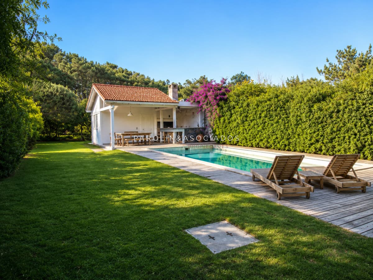 Excelente Casa de 4 Dormitorios con Piscina y Parrillero en Montoya, La Barra