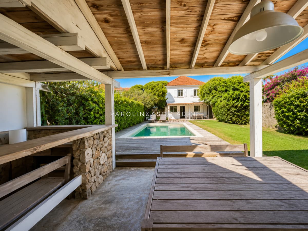 Excelente Casa de 4 Dormitorios con Piscina y Parrillero en Montoya, La Barra