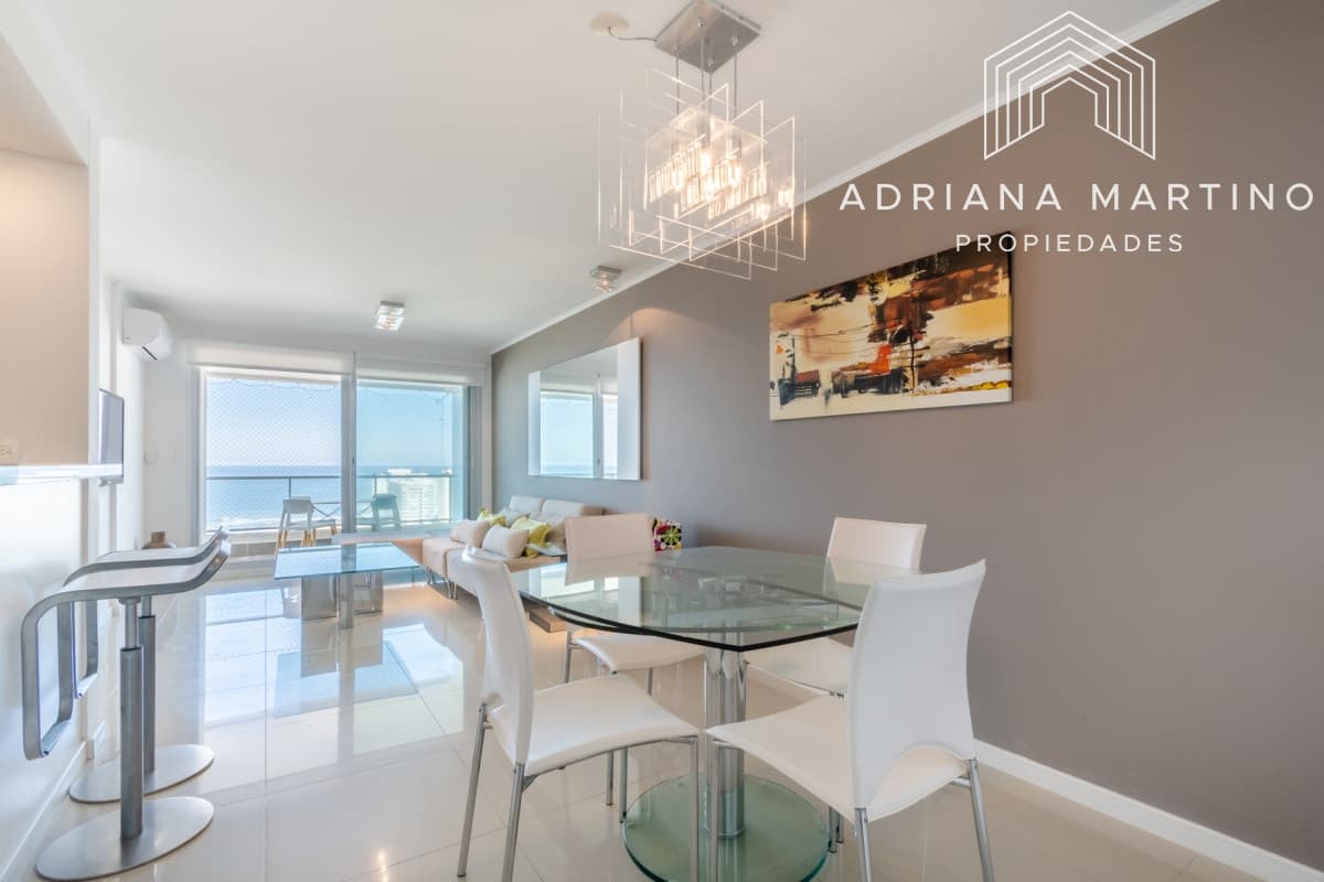 Apartamento de 2 Dormitorios en Playa Brava con Vista al Mar