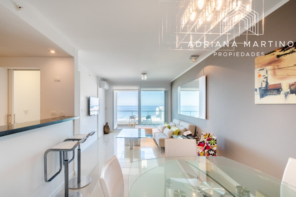 Apartamento de 2 Dormitorios en Playa Brava con Vista al Mar