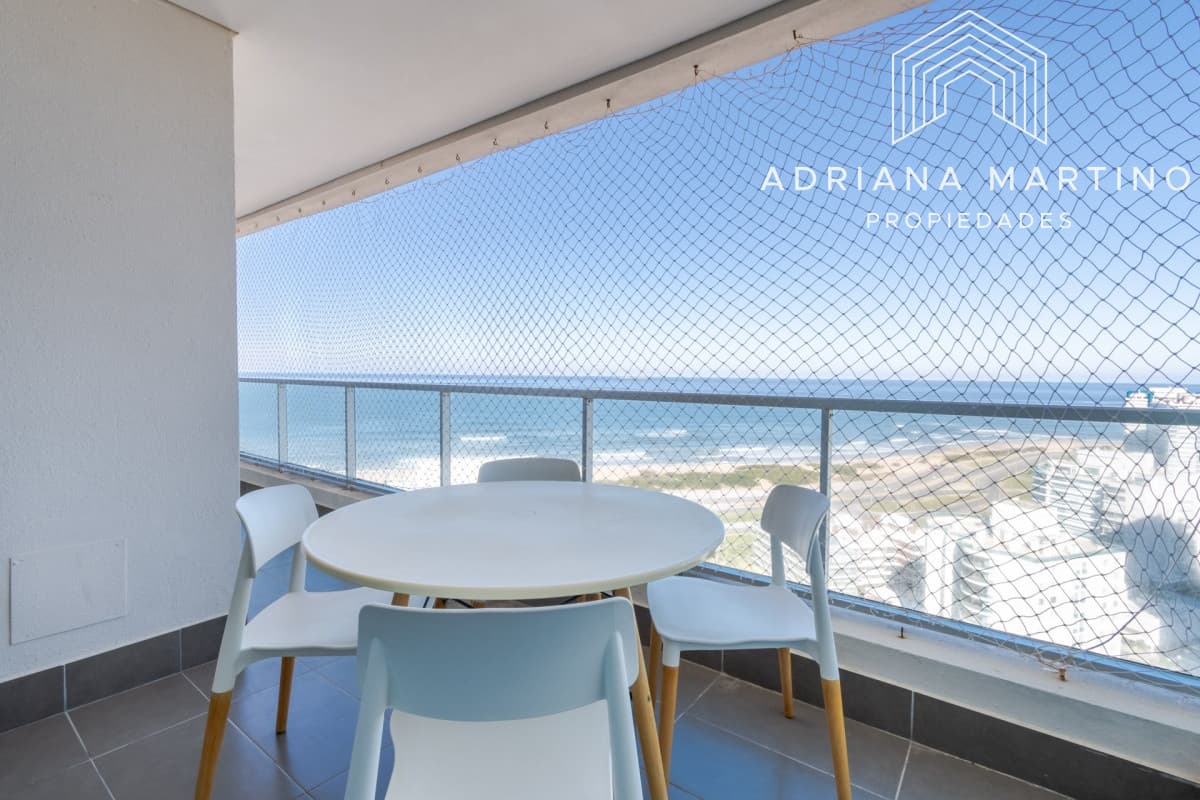 Apartamento de 2 Dormitorios en Playa Brava con Vista al Mar