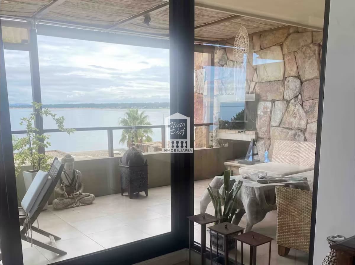 Apartamento en venta de 2 dormitorios y parrillero propio, Punta Ballena