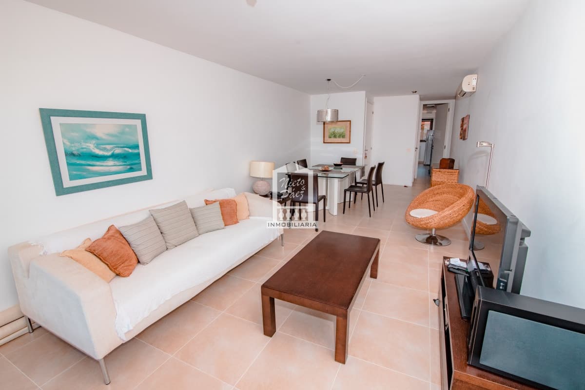 Venta de apartamento de dos dormitorios con parrillero exclusivo, Punta Ballena