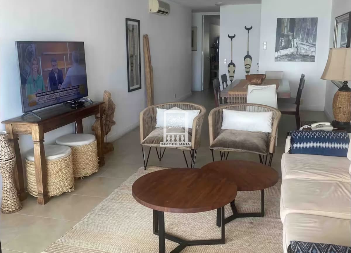 Apartamento en venta de 2 dormitorios y parrillero propio, Punta Ballena