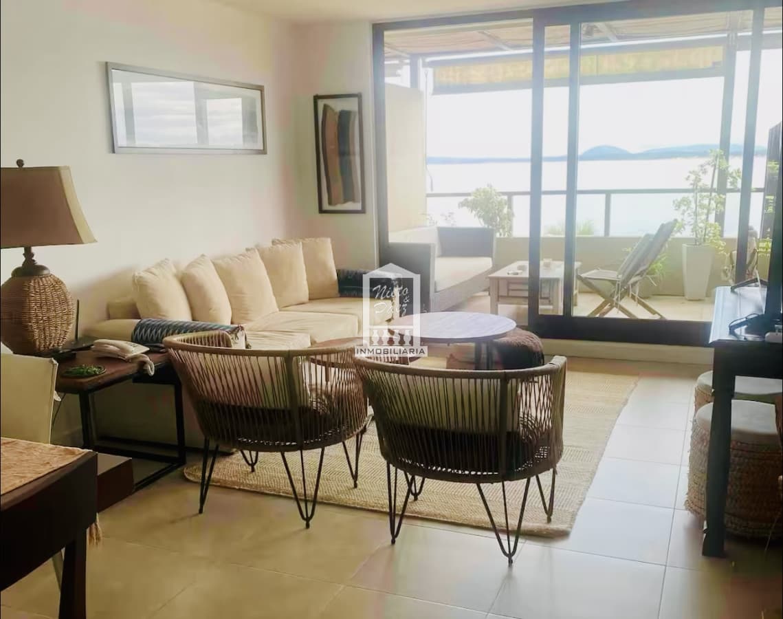 Apartamento en venta de 2 dormitorios y parrillero propio, Punta Ballena