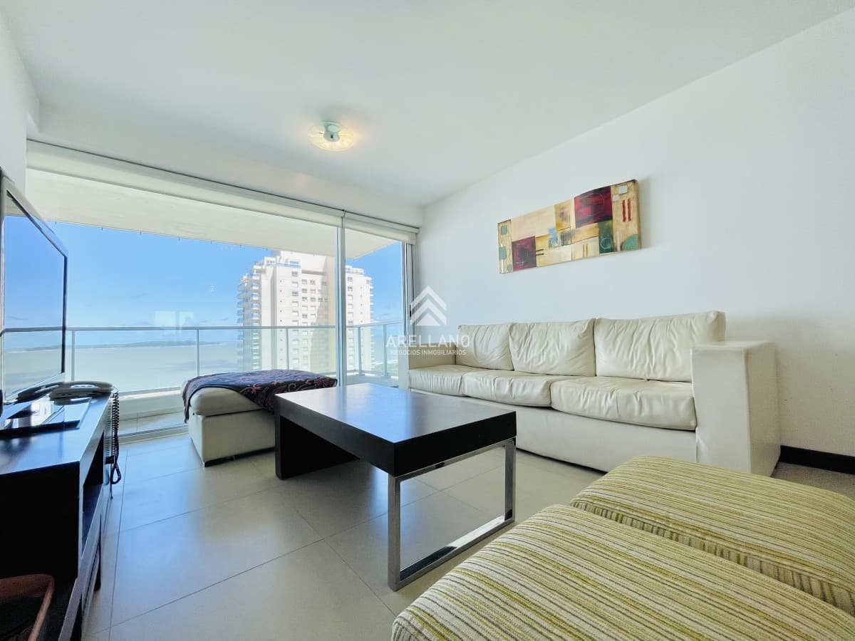 Apartamento ID.3784 - Apartamento de 2 Dormitorios, Vista al Mar y Parrillero en Playa Mansa, Venta