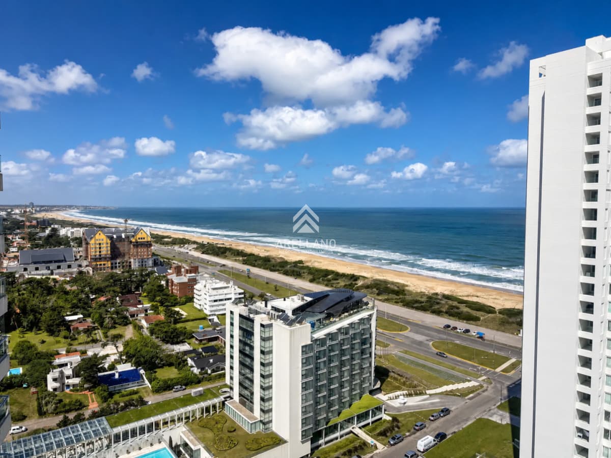 Apartamento ID.5690 - Venta apartamento de 3 dormitorios con parrillero propio en Playa Brava, Punta del Este