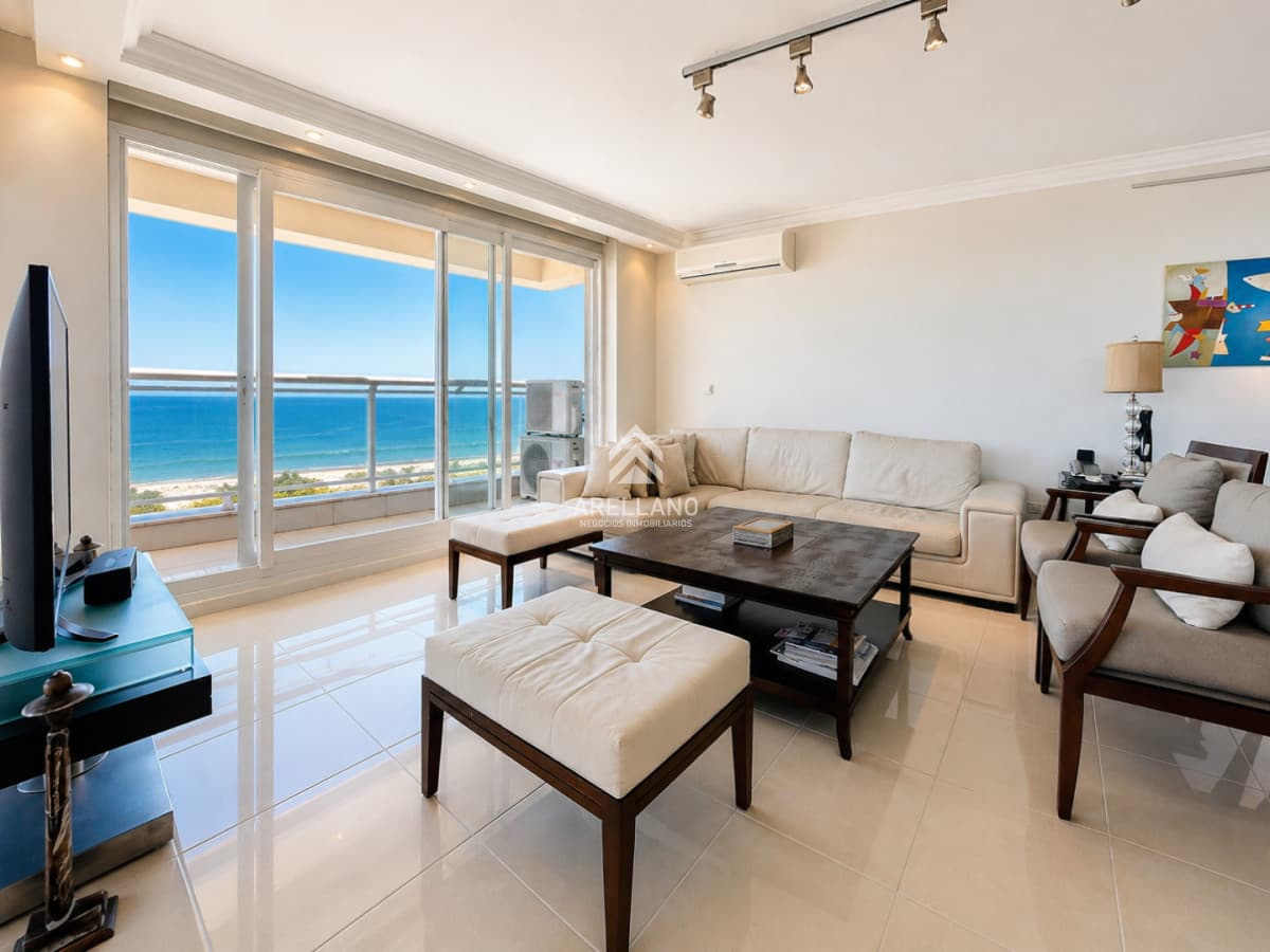 Apartamento ID.6717 - Venta y Alquiler temporario de excelente apartamento en torre Le Jardin de Playa Mansa, Punta del Este