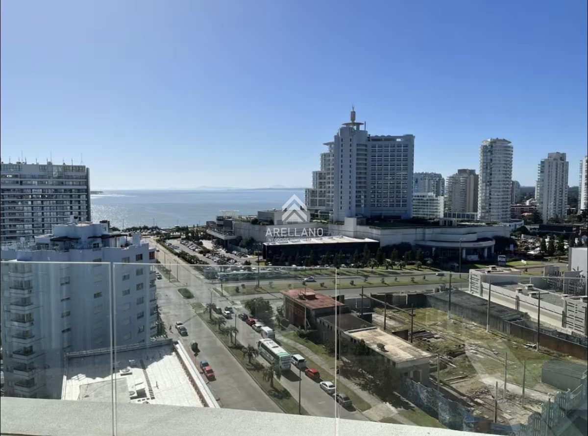 Apartamento ID.4956 - Alquiler temporal de apartamento de 2 dormitorios con 2 baños en excelente ubicación entre playas mansa y brava