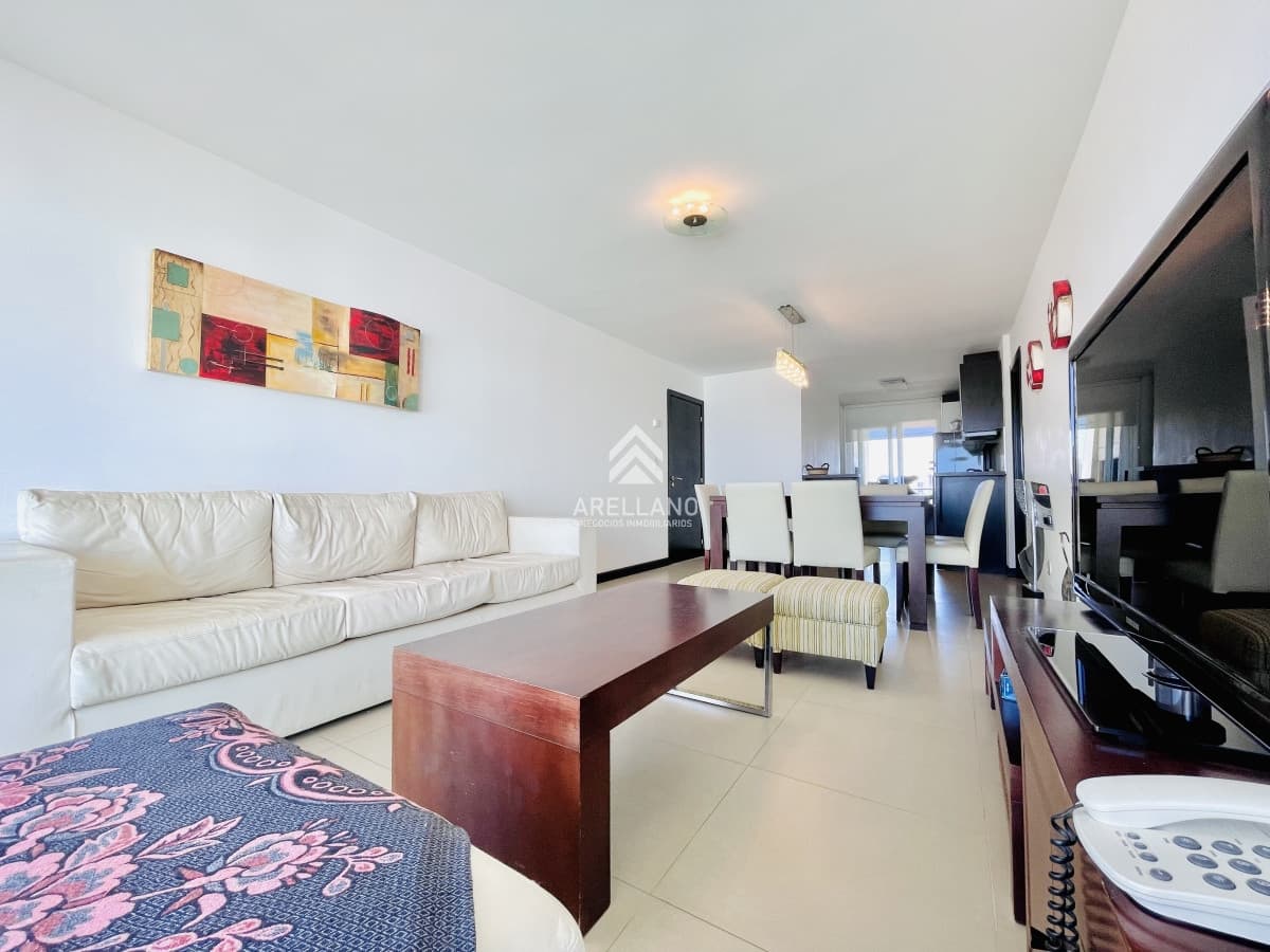 Apartamento ID.3784 - Apartamento de 2 Dormitorios, Vista al Mar y Parrillero en Playa Mansa, Venta