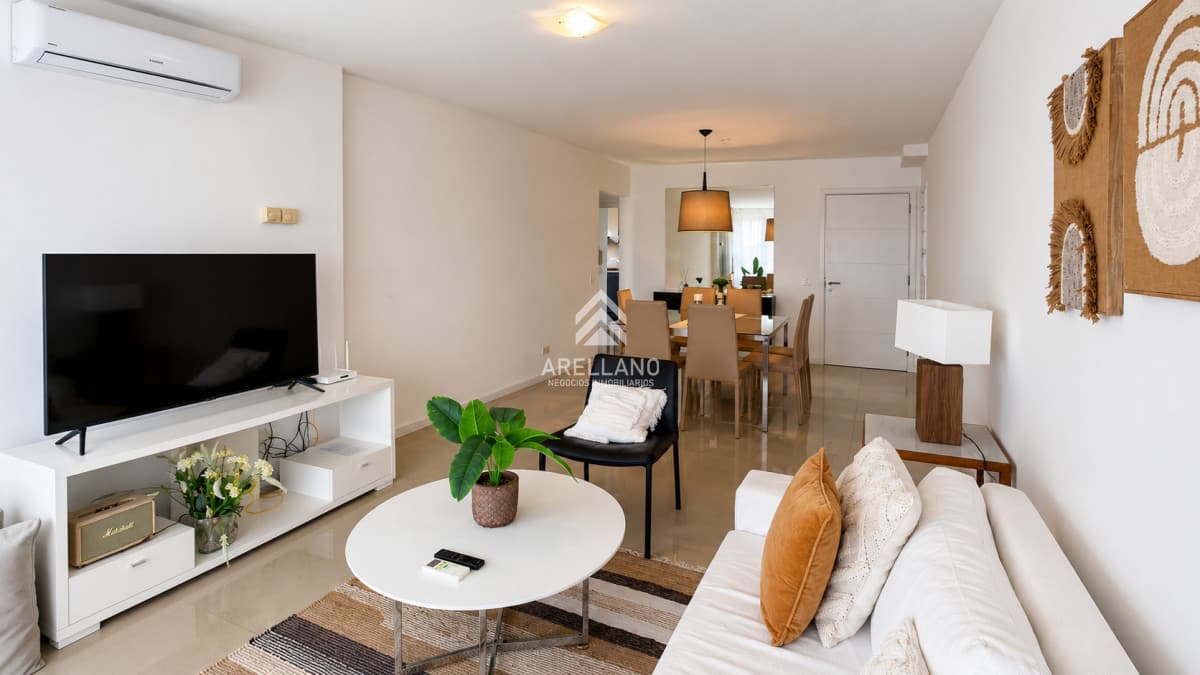 Apartamento ID.6509 - Alquiler temporal e invernal Apartamento de 3 Dormitorios en Primera Línea del Mar, Playa Brava Punta del Este