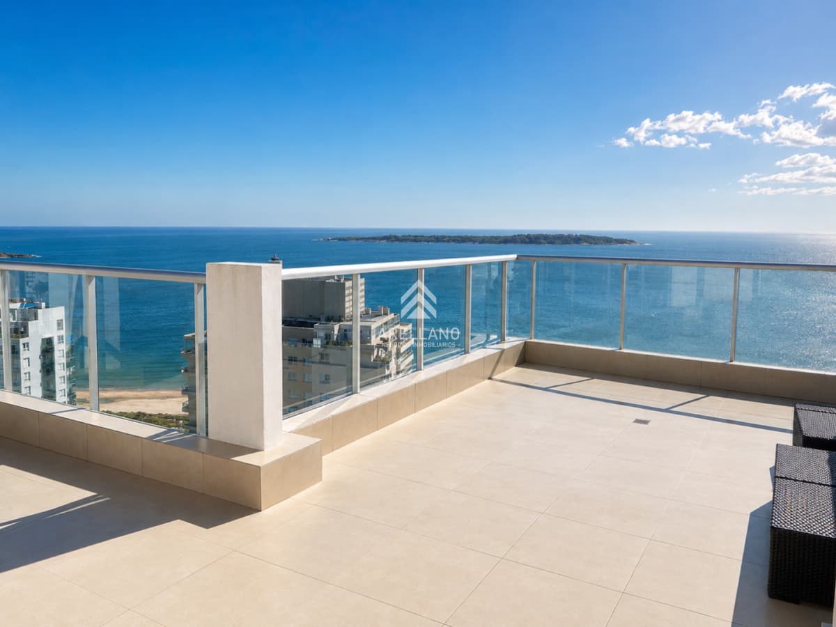 Apartamento ID.6721 - Penthouse Dúplex de 3 Dormitorios y Parrillero en Playa Mansa, Punta del Este
