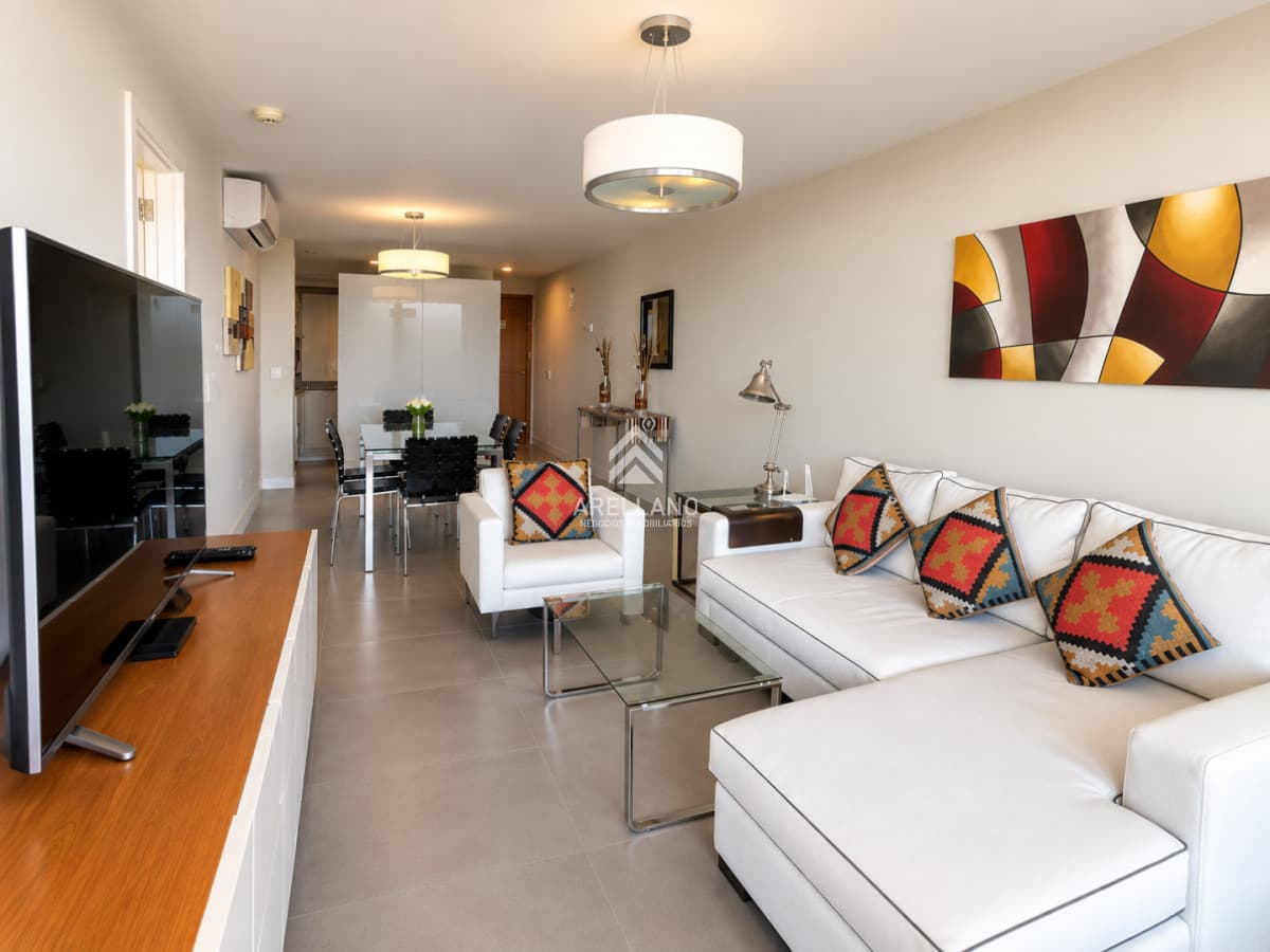 Apartamento ID.6723 - Alquiler temporal Apartamento de 2 Dormitorios en piso alto con excelentes amenities, a metros de Playa Mansa, Punta del Este