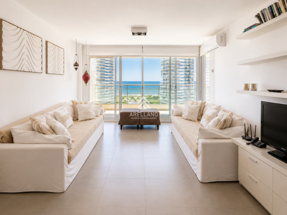 Apartamento ID.6713 - Alquiler temporal Apartamento de 3 Dormitorios con Vista al Mar, en Playa Brava Punta del Este