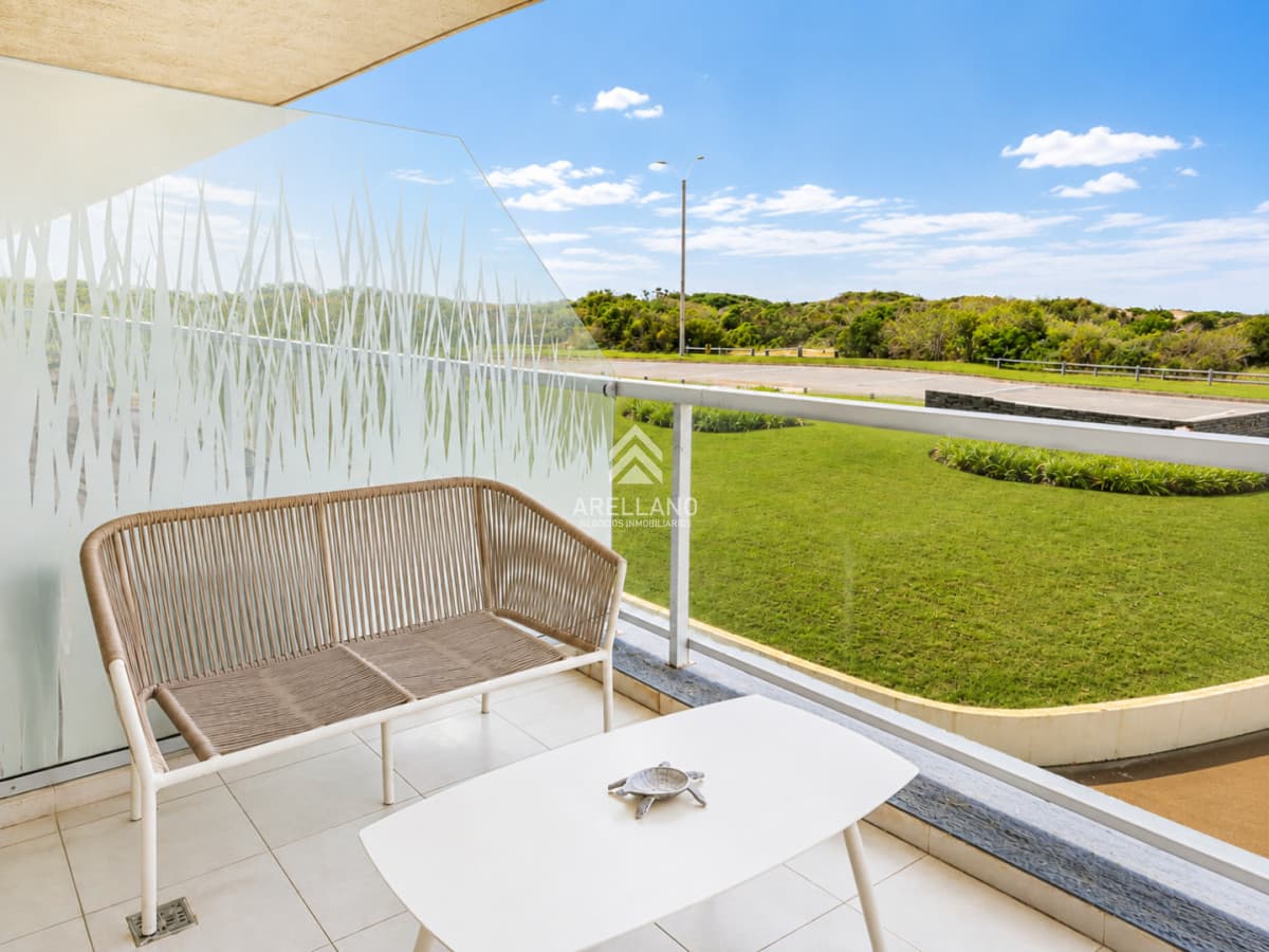 Apartamento ID.6509 - Alquiler temporal e invernal Apartamento de 3 Dormitorios en Primera Línea del Mar, Playa Brava Punta del Este