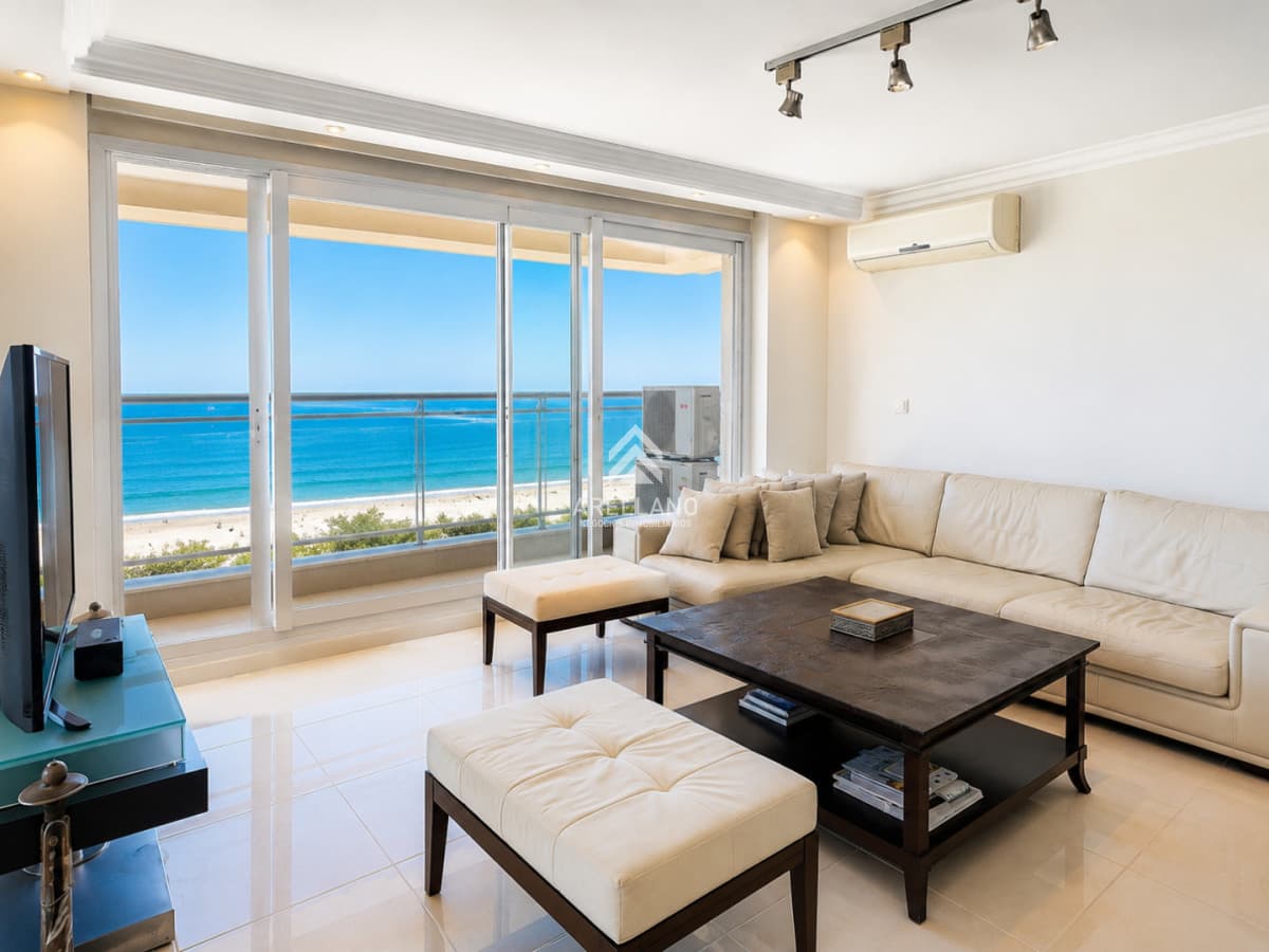 Apartamento ID.6717 - Venta y Alquiler temporario de excelente apartamento en torre Le Jardin de Playa Mansa, Punta del Este