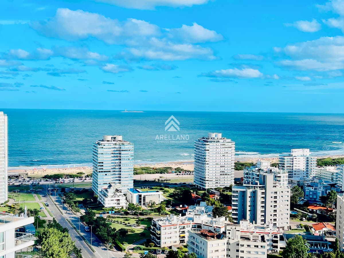 Apartamento ID.4557 -  Exclusivo Penthouse de 3 Dormitorios con Vistas panorámicas a Playa Brava, en Venta