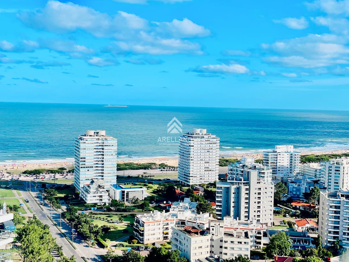 Apartamento ID.4557 -  Exclusivo Penthouse de 3 Dormitorios con Vistas panorámicas a Playa Brava, en Venta