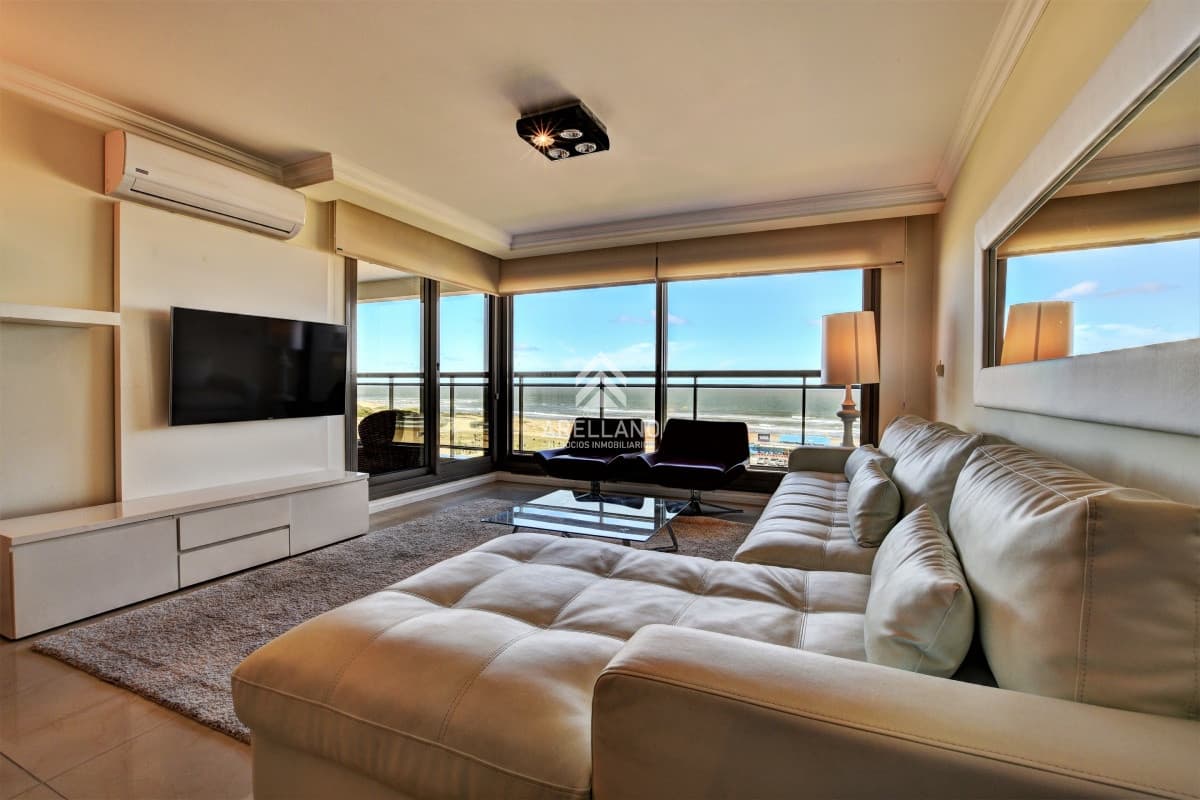 Apartamento ID.4953 - Apartamento 3 Dormitorios en Imperiale, Frente al Mar