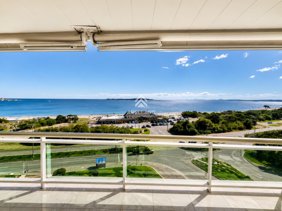 Apartamento ID.3995 - Apartamento de 3 Dormitorios sobre Playa Mansa, en Venta y Alquiler, Punta del Este