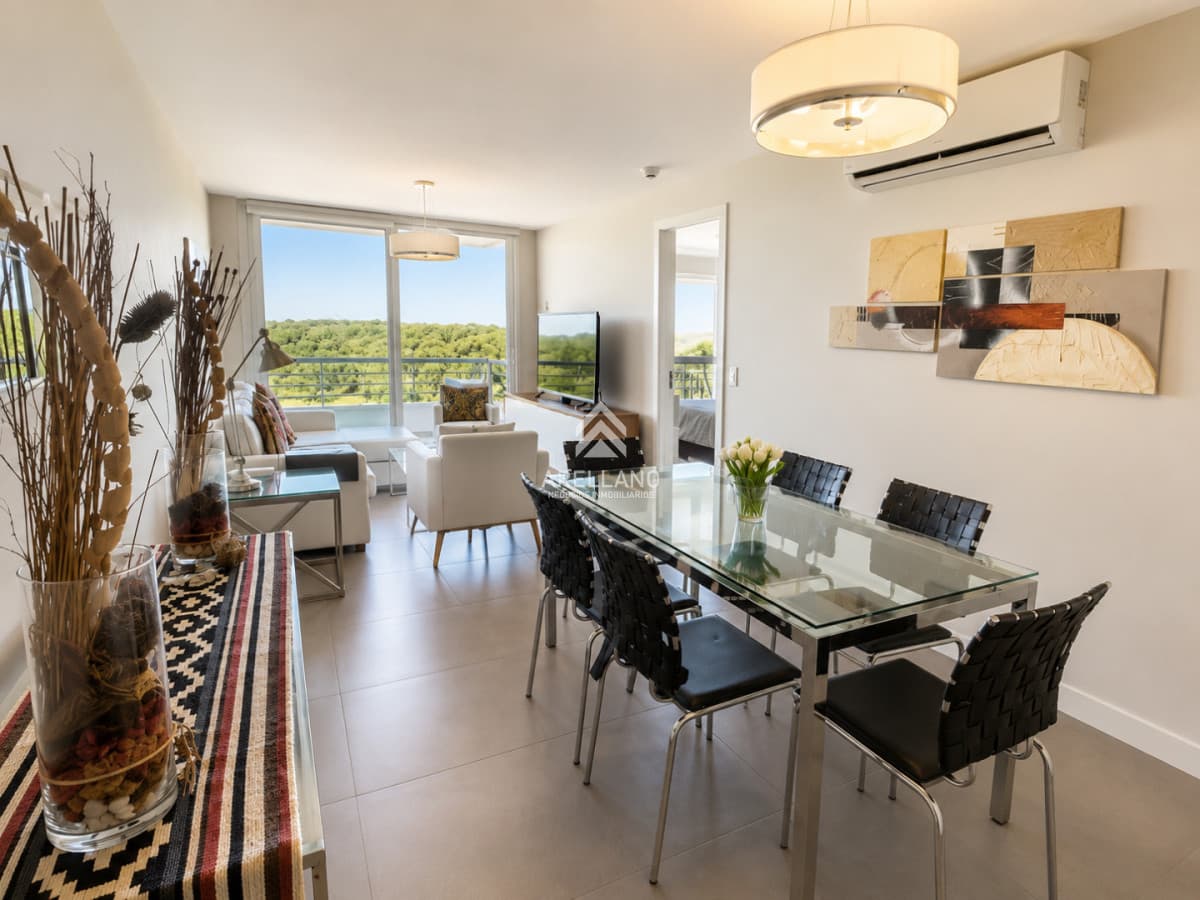 Apartamento ID.6723 - Alquiler temporal Apartamento de 2 Dormitorios en piso alto con excelentes amenities, a metros de Playa Mansa, Punta del Este