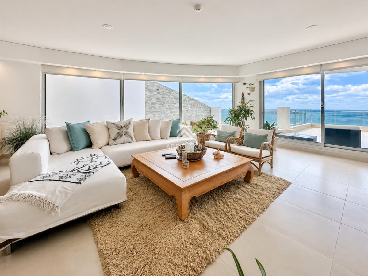 Apartamento ID.6721 - Penthouse Dúplex de 3 Dormitorios y Parrillero en Playa Mansa, Punta del Este