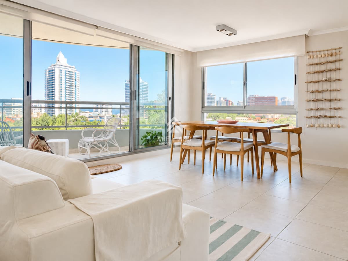 Apartamento ID.4860 - Excelente Apartamento de 2 Dormitorios en Ocean Drive, Punta del Este