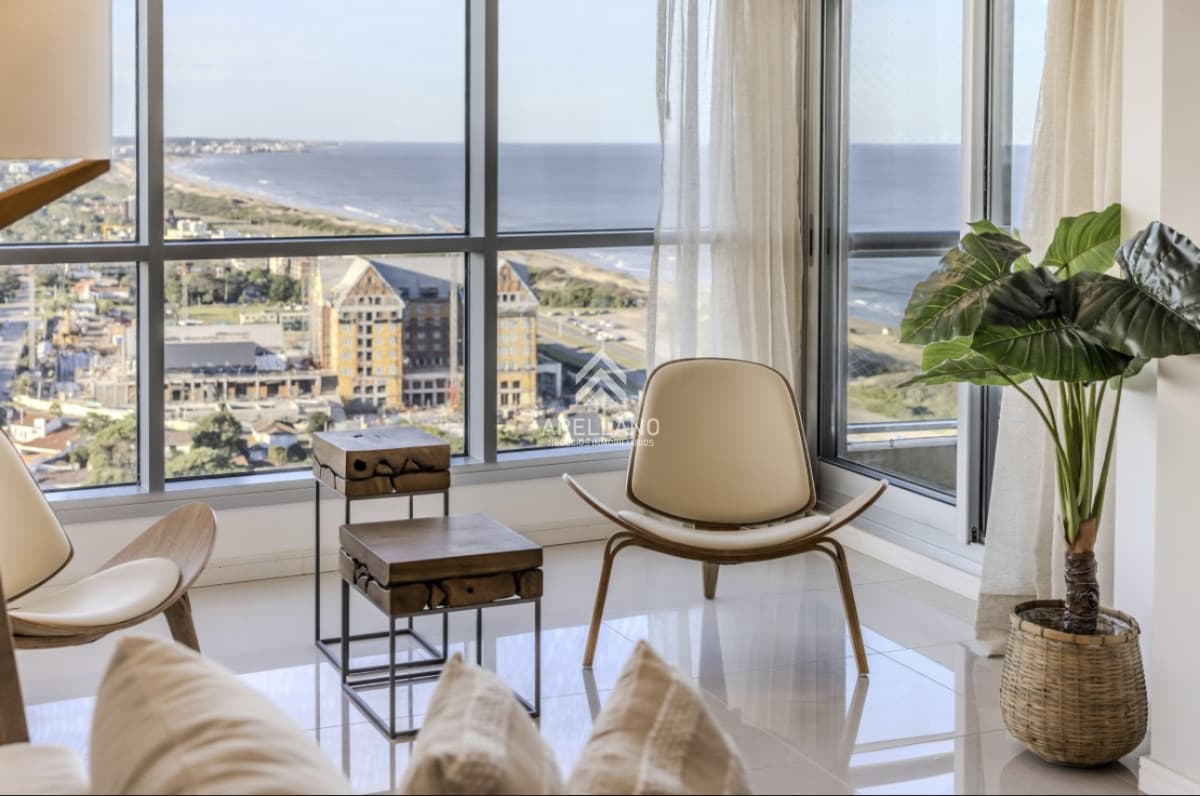 Apartamento ID.5179 - Moderno Penthouse con Vista al Mar, en Playa Brava, 3 Dormitorios con Parrillero y Dependencia de servicio