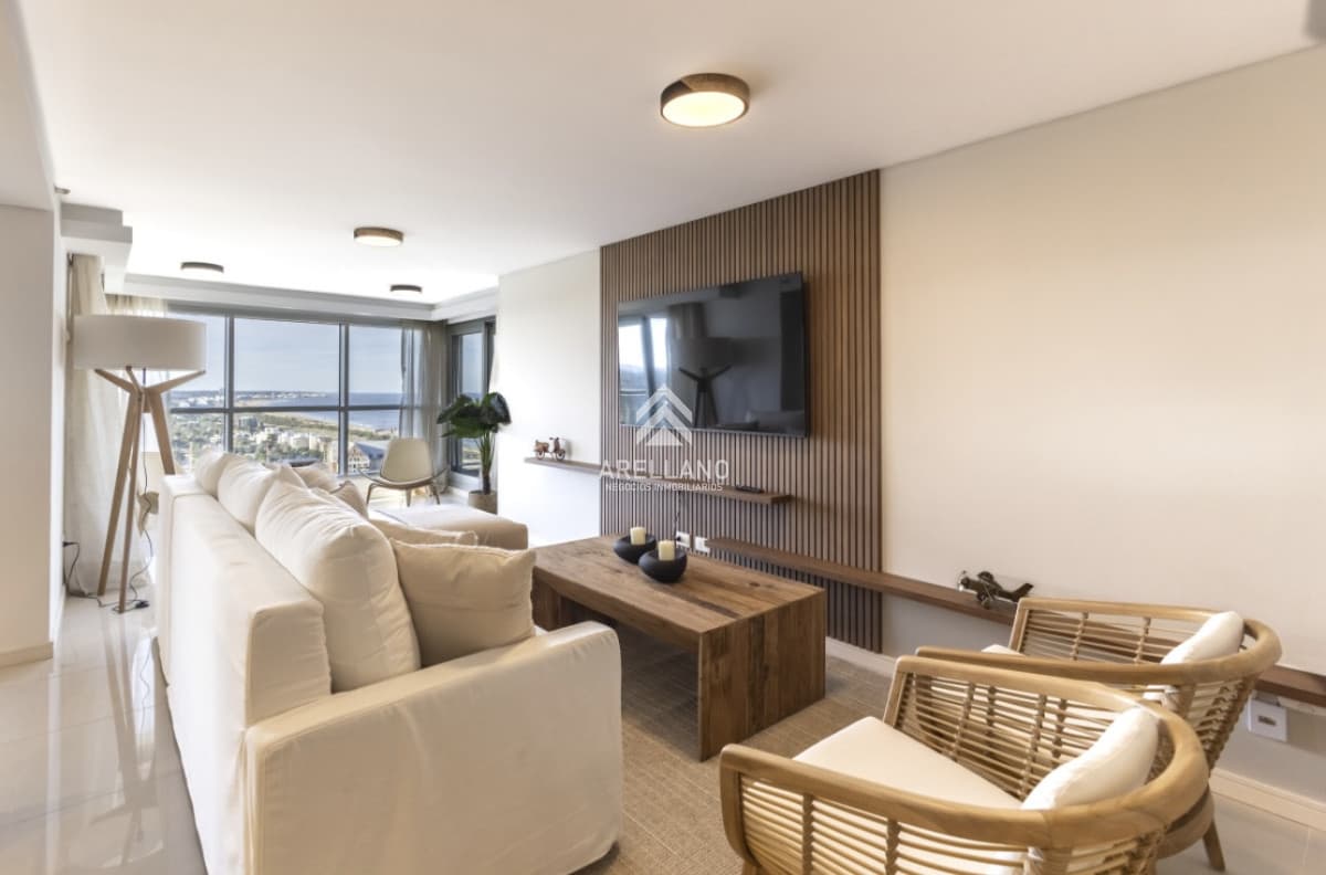 Apartamento ID.5179 - Moderno Penthouse con Vista al Mar, en Playa Brava, 3 Dormitorios con Parrillero y Dependencia de servicio