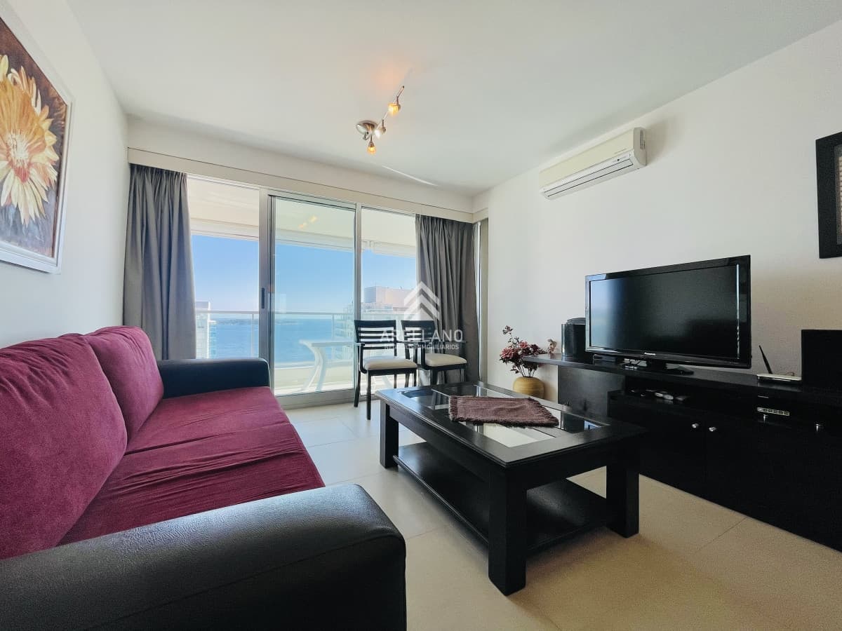 Apartamento ID.3801 - Alquiler Apartamento con Vista al Mar de 2 Dormitorios a Una Cuadra de la Playa, Punta del Este