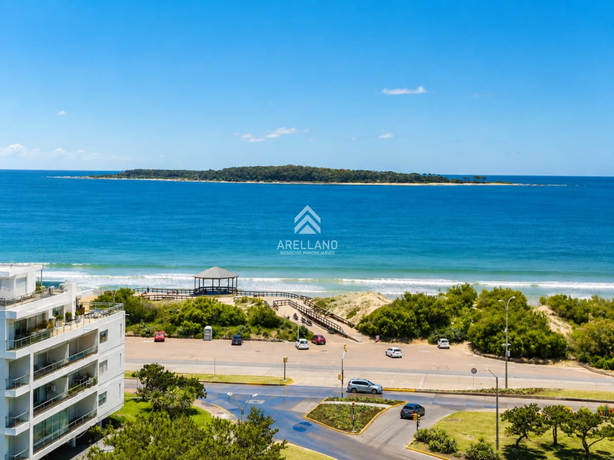 Apartamento ID.6717 - Venta y Alquiler temporario de excelente apartamento en torre Le Jardin de Playa Mansa, Punta del Este