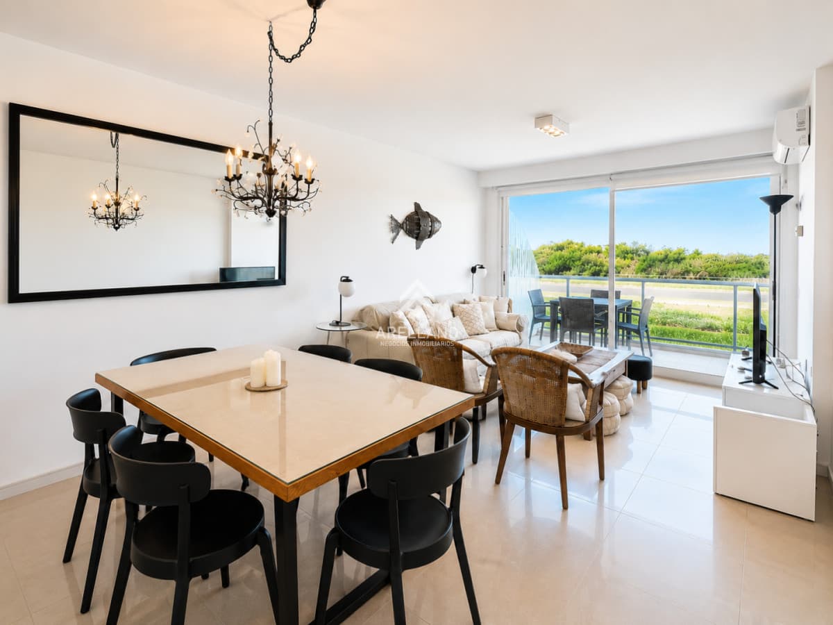 Apartamento ID.5557 - Alquiler temporal Apartamento de 3 Dormitorios en Primera Línea del Mar, Playa Brava Punta del Este