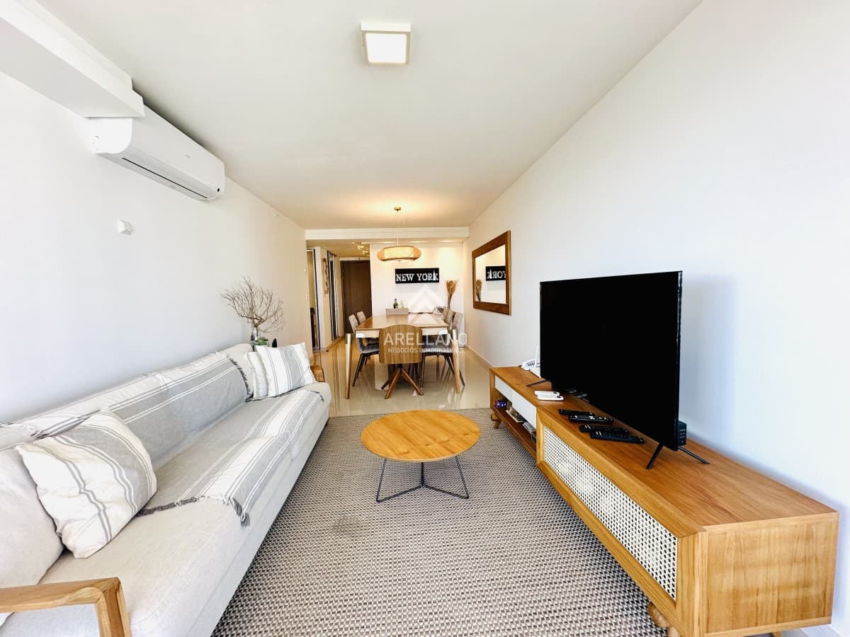 Apartamento ID.5107 - Alquiler de temporada, Apartamento en playa Brava de 2 Dormitorios y Dependencia de servicio