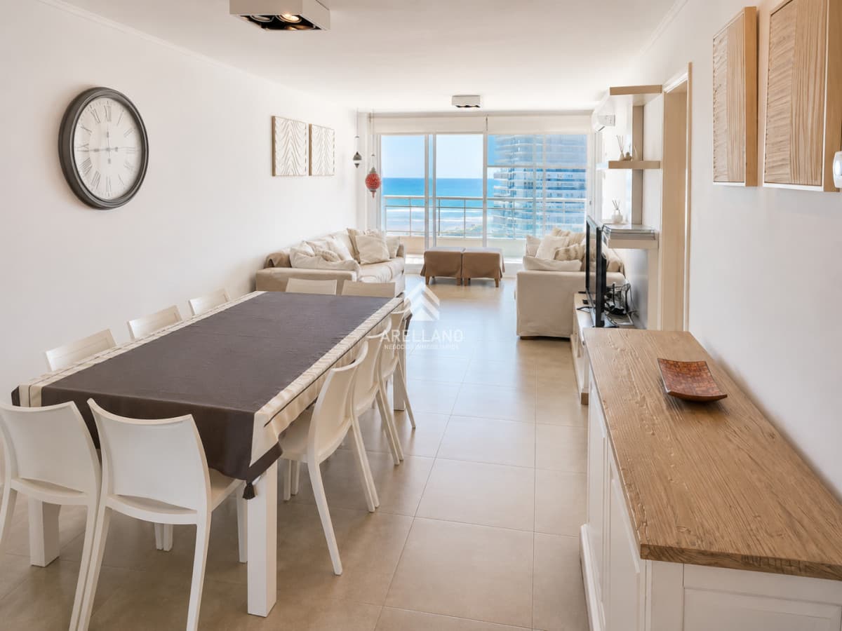 Apartamento ID.6713 - Alquiler temporal Apartamento de 3 Dormitorios con Vista al Mar, en Playa Brava Punta del Este