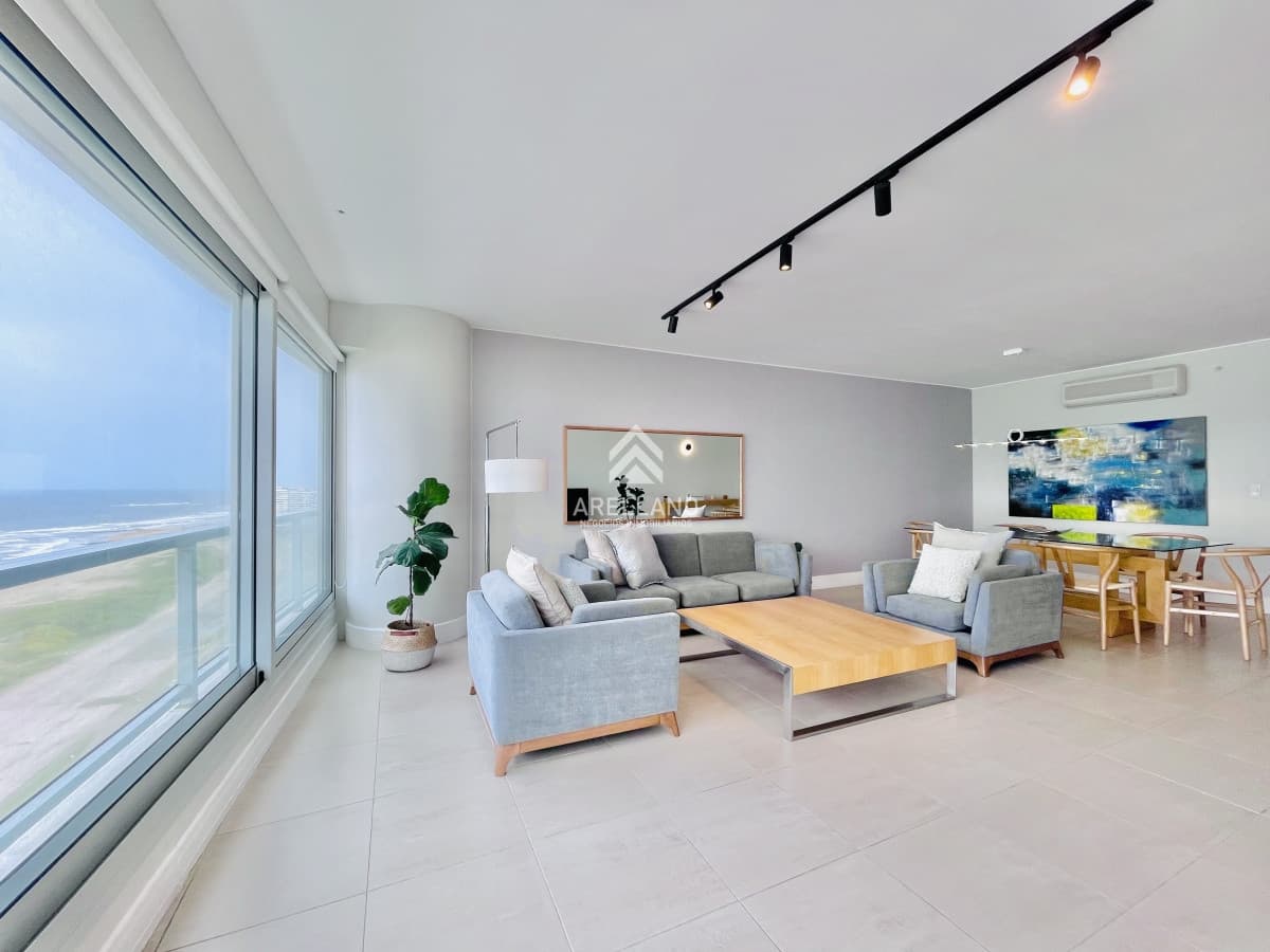 Apartamento ID.3986 - Moderno Apartamento de 2 Dormitorios en Le Parc, Playa Brava. Punta del Este