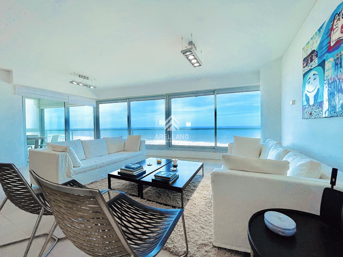 Apartamento ID.5429 - Venta y alquiler temporario de apartamento de 3 dormitorios mas dependencia de servicio en Playa Brava