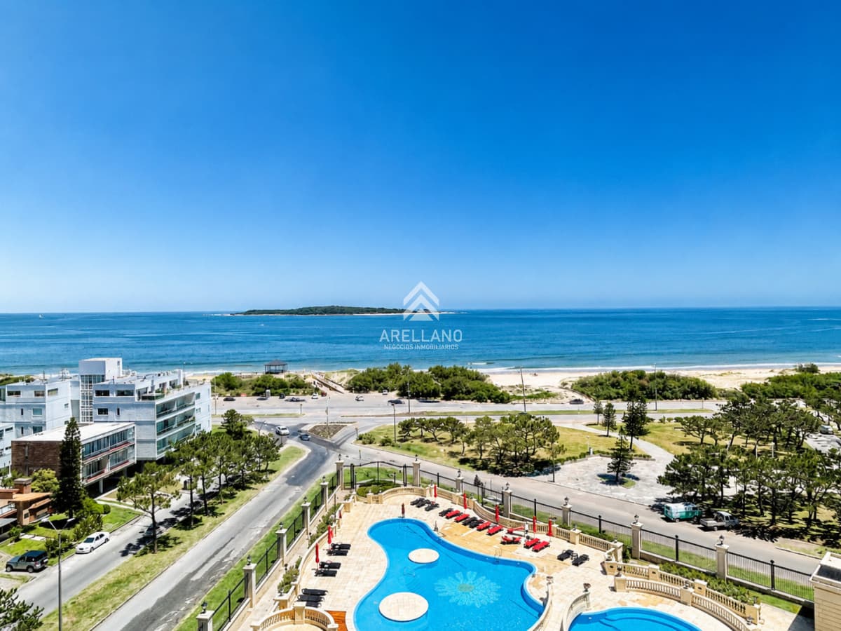 Apartamento ID.6717 - Venta y Alquiler temporario de excelente apartamento en torre Le Jardin de Playa Mansa, Punta del Este
