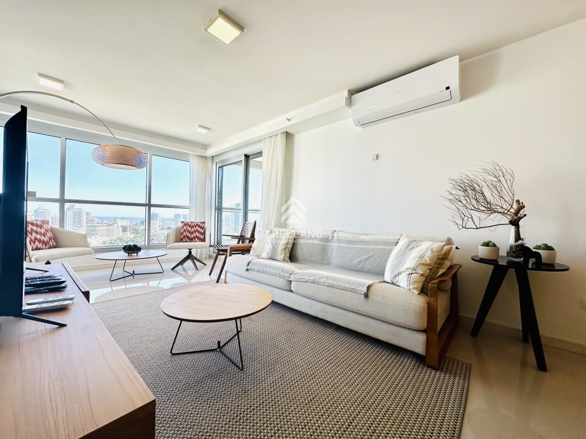 Apartamento ID.5107 - Alquiler de temporada, Apartamento en playa Brava de 2 Dormitorios y Dependencia de servicio