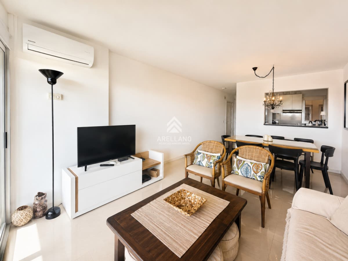 Apartamento ID.5557 - Alquiler temporal Apartamento de 3 Dormitorios en Primera Línea del Mar, Playa Brava Punta del Este