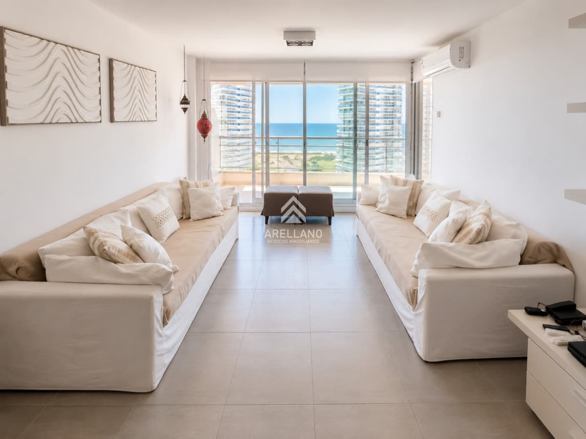 Apartamento ID.6713 - Alquiler temporal Apartamento de 3 Dormitorios con Vista al Mar, en Playa Brava Punta del Este