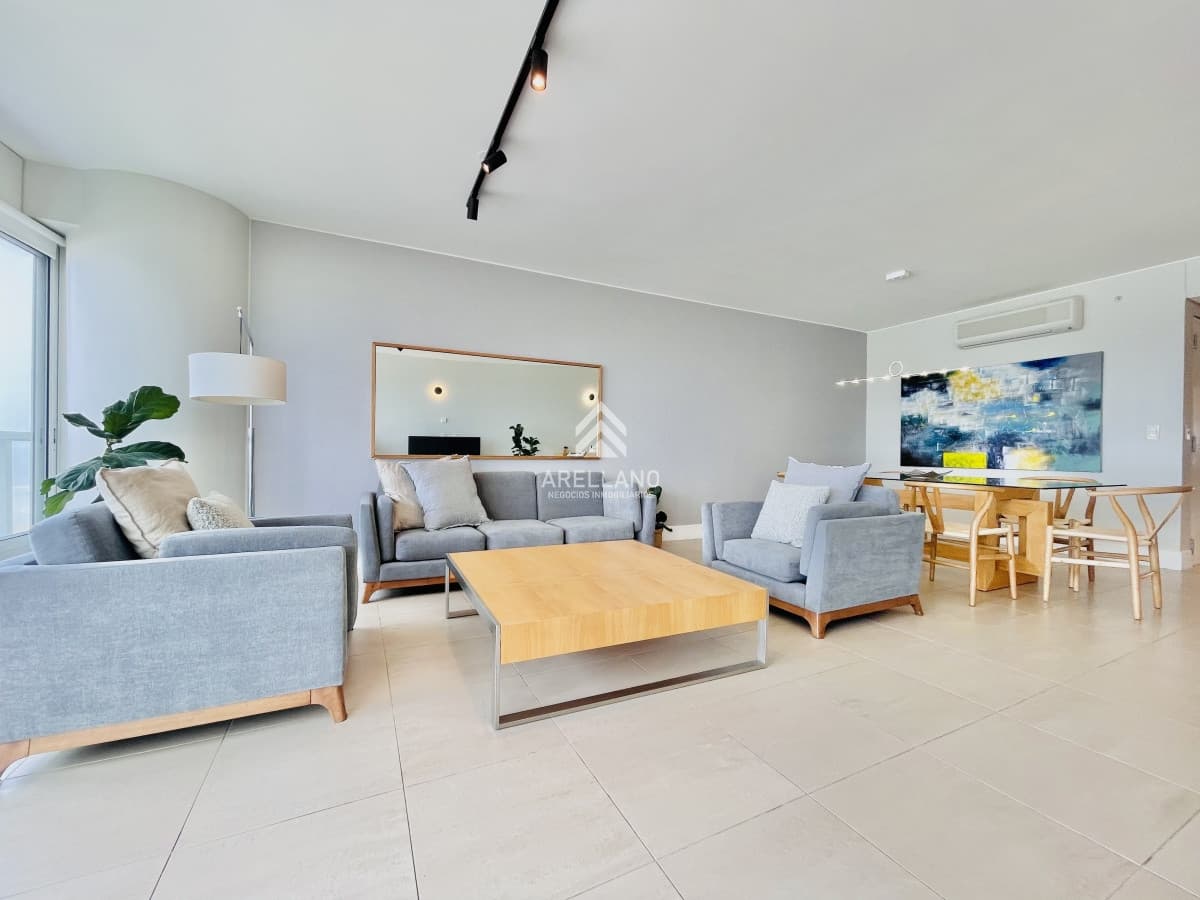 Apartamento ID.3986 - Moderno Apartamento de 2 Dormitorios en Le Parc, Playa Brava. Punta del Este