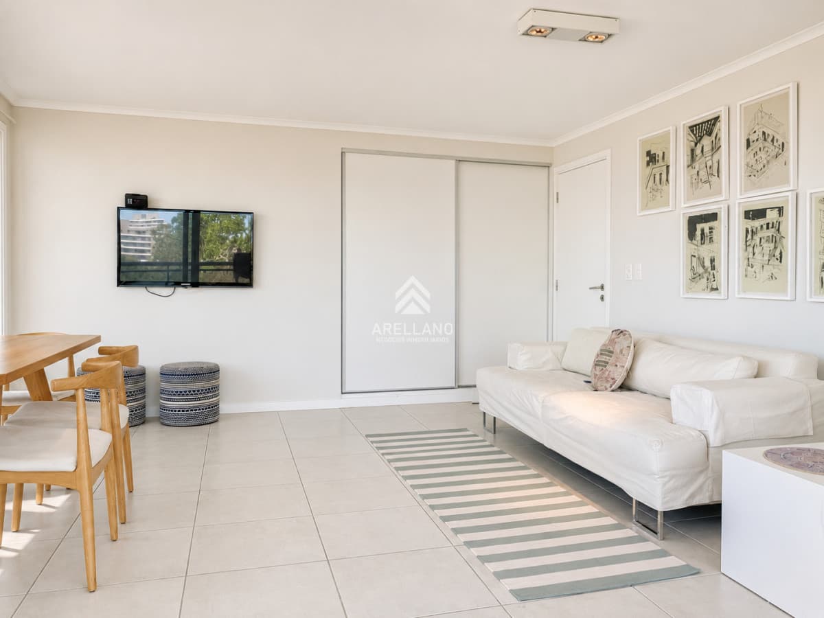 Apartamento ID.4860 - Excelente Apartamento de 2 Dormitorios en Ocean Drive, Punta del Este