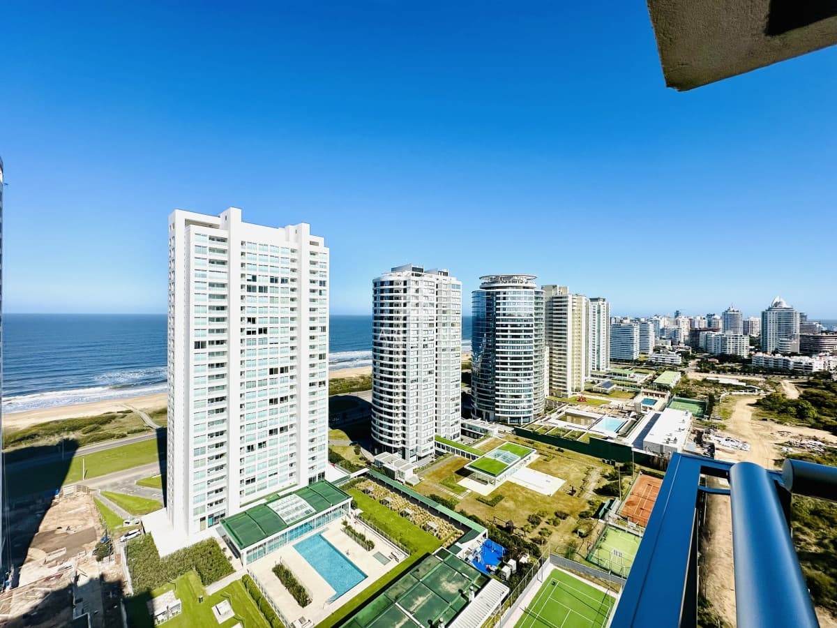 Apartamento ID.5107 - Alquiler de temporada, Apartamento en playa Brava de 2 Dormitorios y Dependencia de servicio