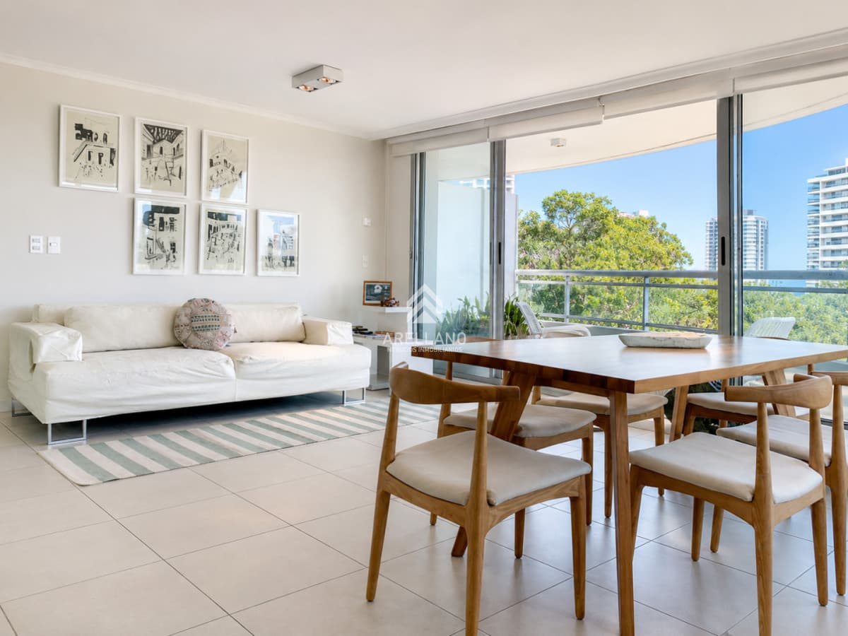 Apartamento ID.4860 - Excelente Apartamento de 2 Dormitorios en Ocean Drive, Punta del Este